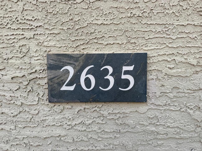 Building Photo - 2635 E Vermont Ct