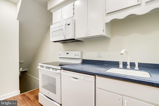 Building Photo - 2822 S Buchanan St