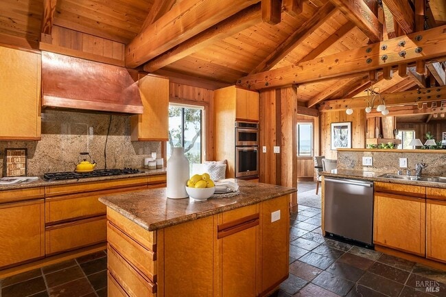 Building Photo - 1100 Bayhills Dr