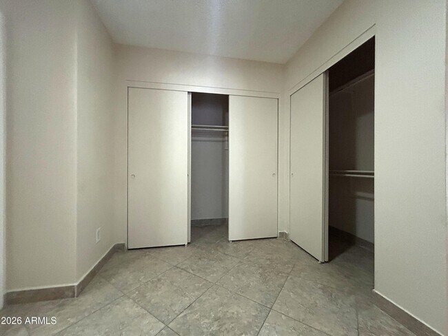 Building Photo - 4014 W Christy Dr