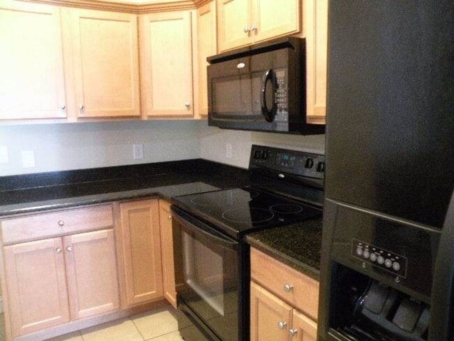 Building Photo - Beautiful Duplex Home near Cherry Point