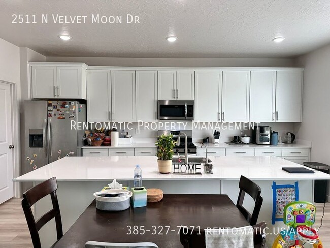 Building Photo - 2511 N Velvet Moon Dr