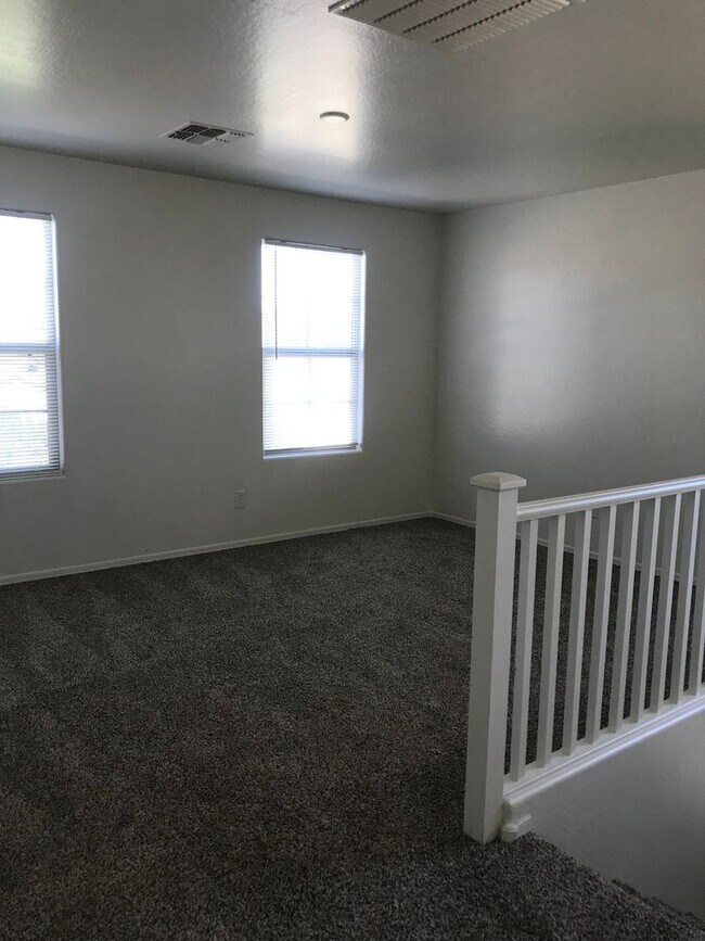 Building Photo - 1 month free rent if rented before New Years Day! Spacious 3br Home in Cortessa $1,899.00