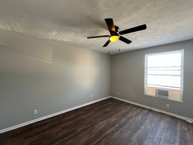 Building Photo - 581-583 E Starr Ave