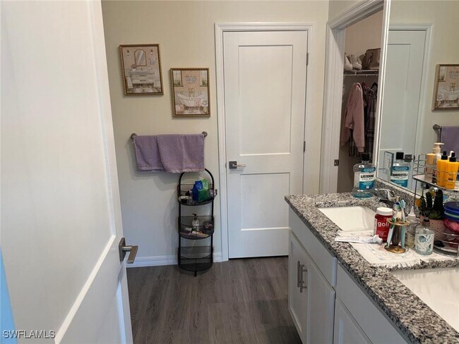 Building Photo - 2515 SW 2nd Terrace