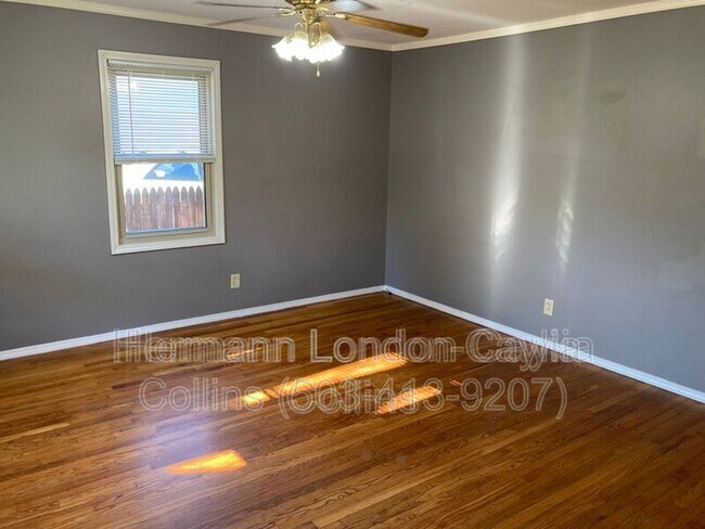 Building Photo - 2465 Hawthorne Manor Dr