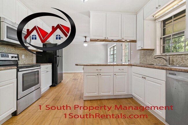 Building Photo - 5360 Larchmont Dr