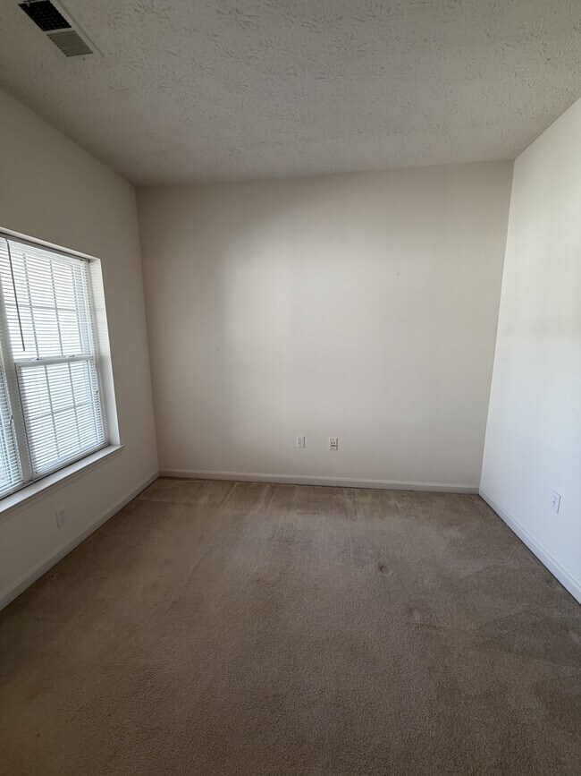Building Photo - 9008 Executive Club Dr