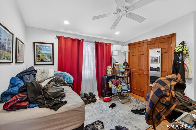 Building Photo - 245 Edwards St