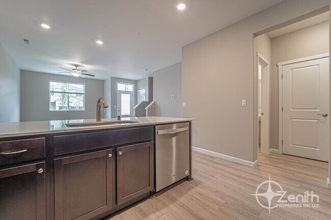 Building Photo - 7020 NE 156th Pl