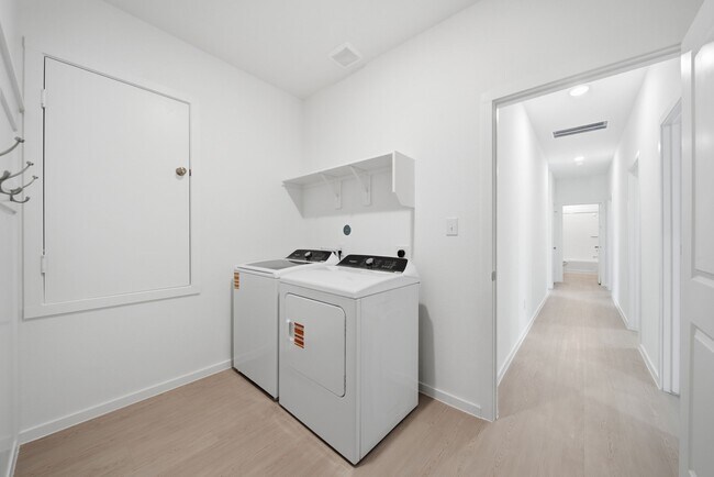 Building Photo - 610 Amber Fls Dr