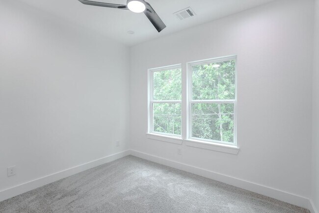 Building Photo - 7903 Sunnyhill St