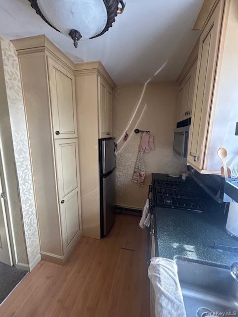 Building Photo - 40 S Bayles Ave