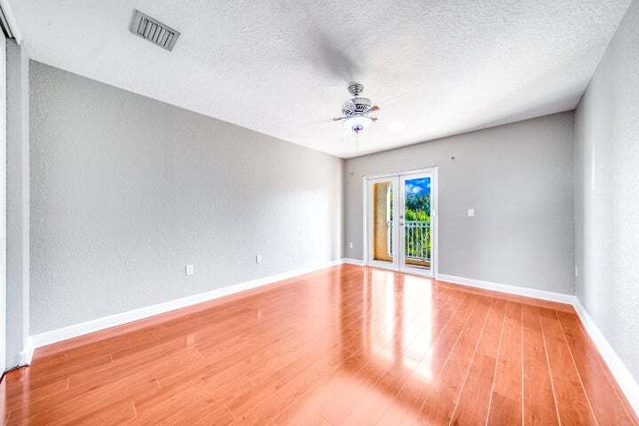 Building Photo - 2324 Simonson Dr