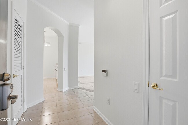 Building Photo - 7990 Baymeadows Cir E