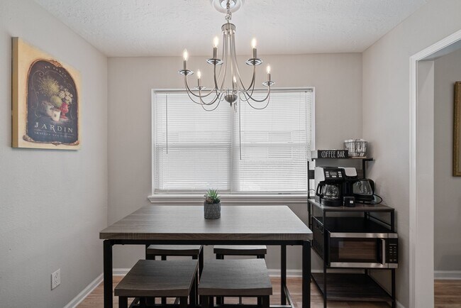 Building Photo - 2523 Village Oak Dr.