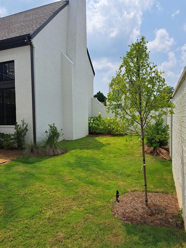 Building Photo - 7085 Fain Park Dr