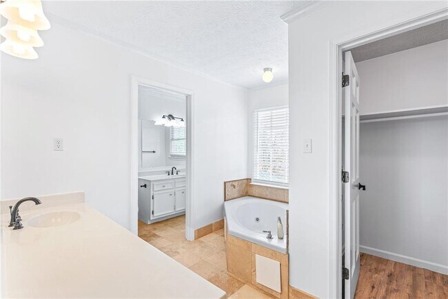 Building Photo - 5184 W Price Rd