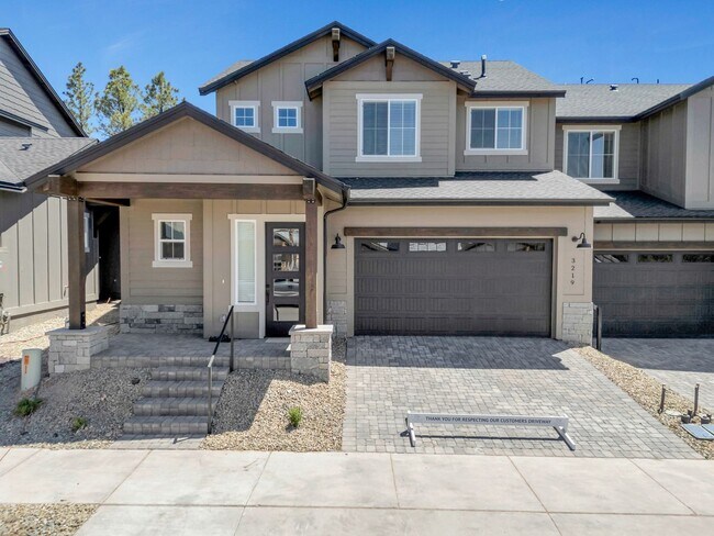 Building Photo - Gorgeous Flagstaff Property