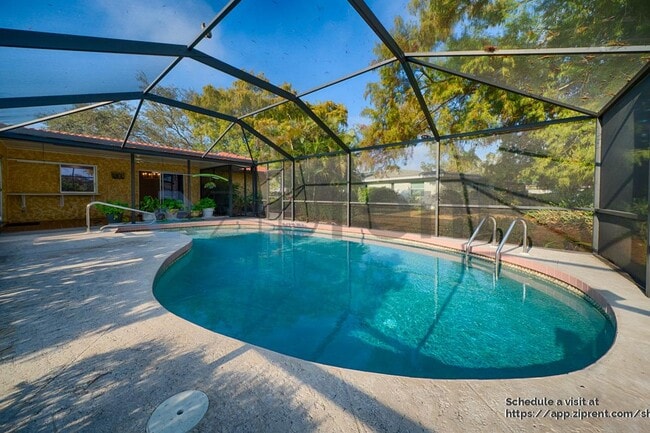 Building Photo - 468 Laurencin Dr