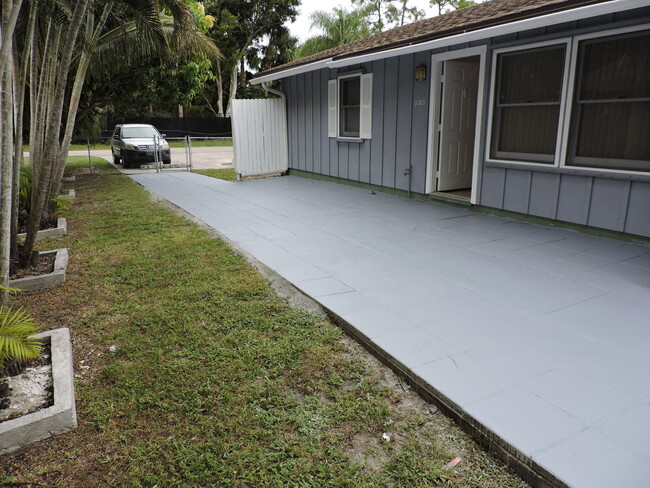 Building Photo - 9285 Green Meadows Way