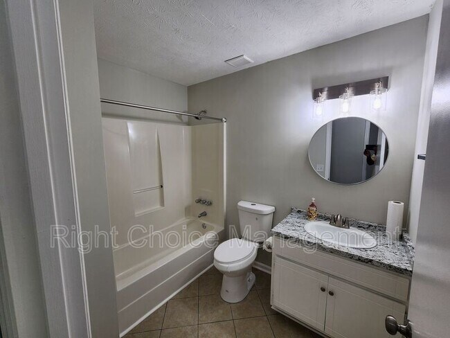 Building Photo - 3034 Lansing Ave