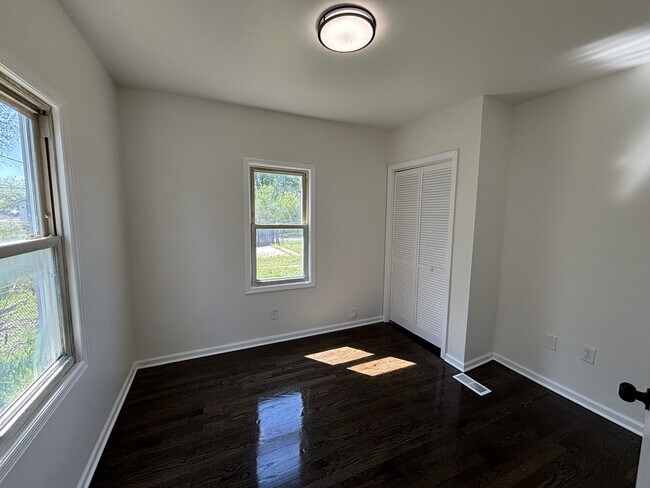 Building Photo - 1348 Waite St