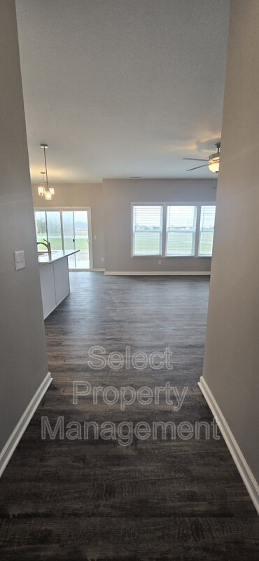 Building Photo - 8792 Elmont Cv