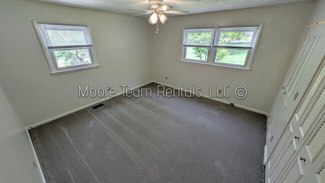 Building Photo - 3/2 House W/ Basement Garage/Storage