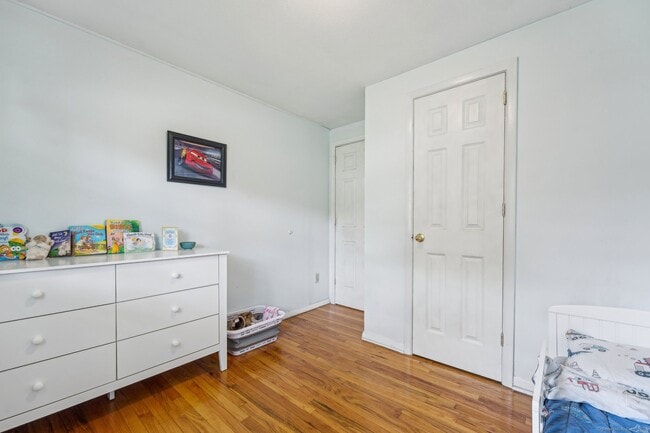 Building Photo - 44 Simsbury Manor Dr