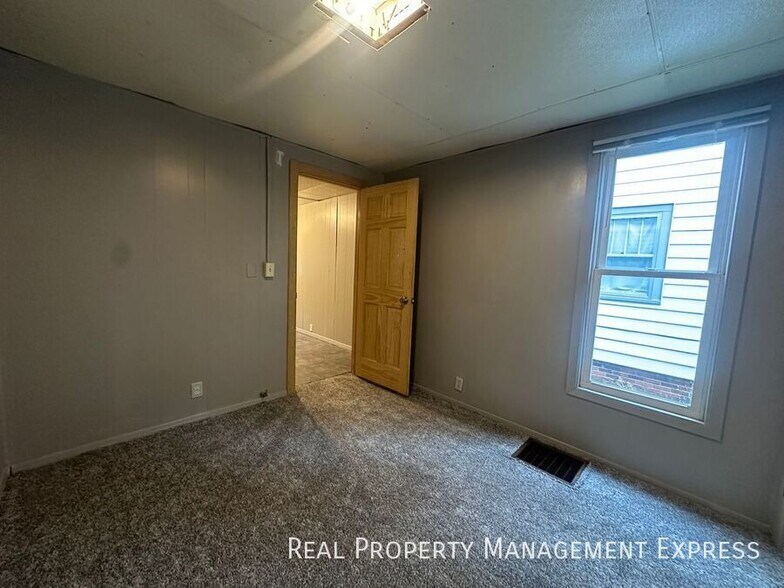 Building Photo - Cozy 1 Bedroom 1 Bathroom Apartment