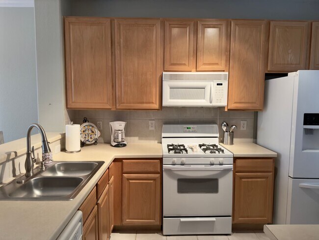 Building Photo - 2 Bedroom Townhome in Westcreek Ranch