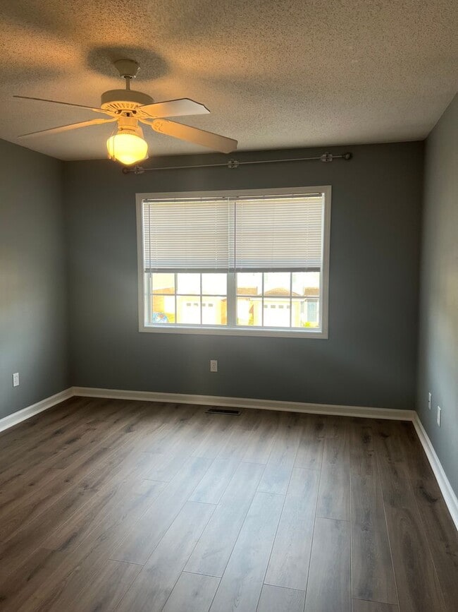Building Photo - 107 S Spring View Dr