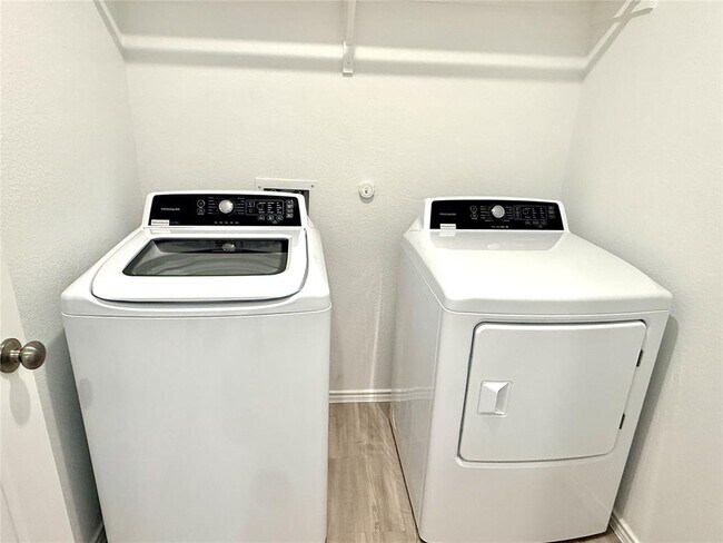 Building Photo - 289 Sormonne Lp