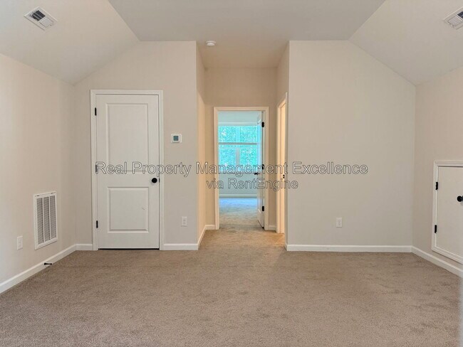 Building Photo - 101 Brody Pne Wy