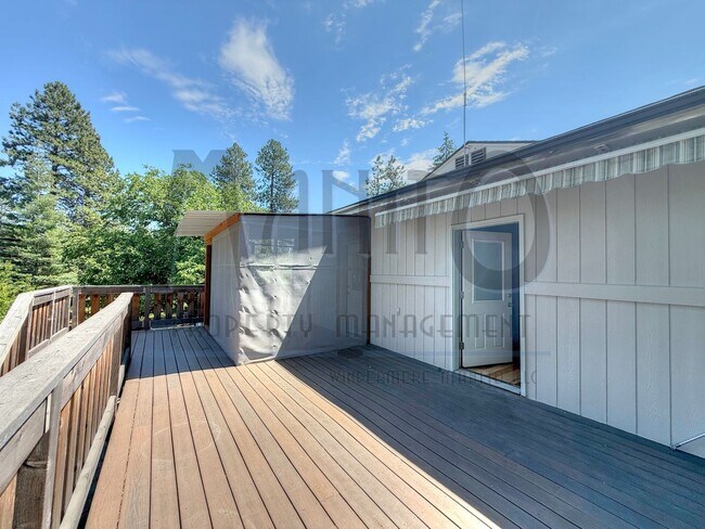 Building Photo - Spacious Dwight Merkel Home