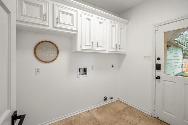 Building Photo - 16814 Windypine Dr