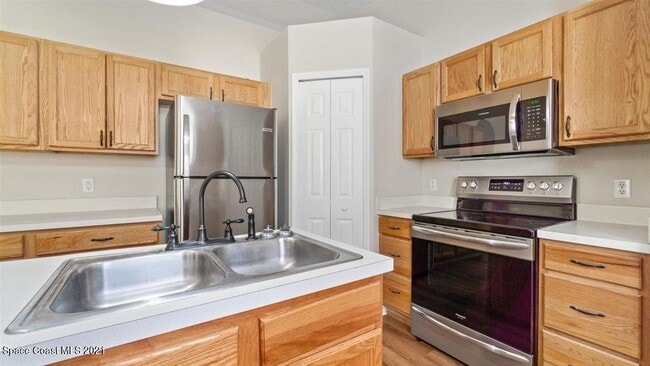 Building Photo - 494 Paigo St SE