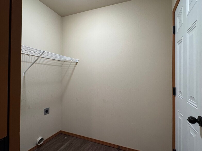 Building Photo - 416 S Raymond Ln