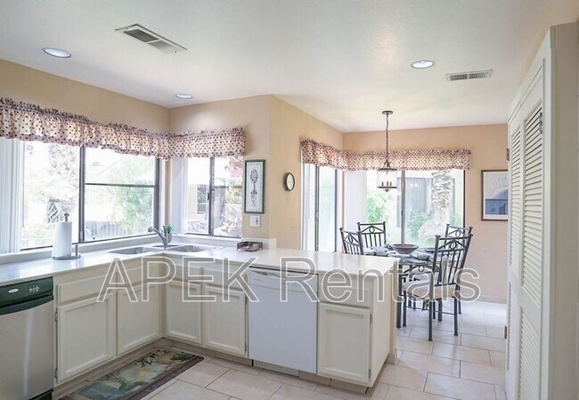 Building Photo - 211 Canyon Cir N