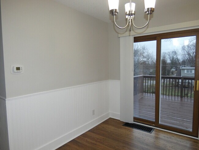 Building Photo - Beautiful Updated Home in North Kansas City School District!