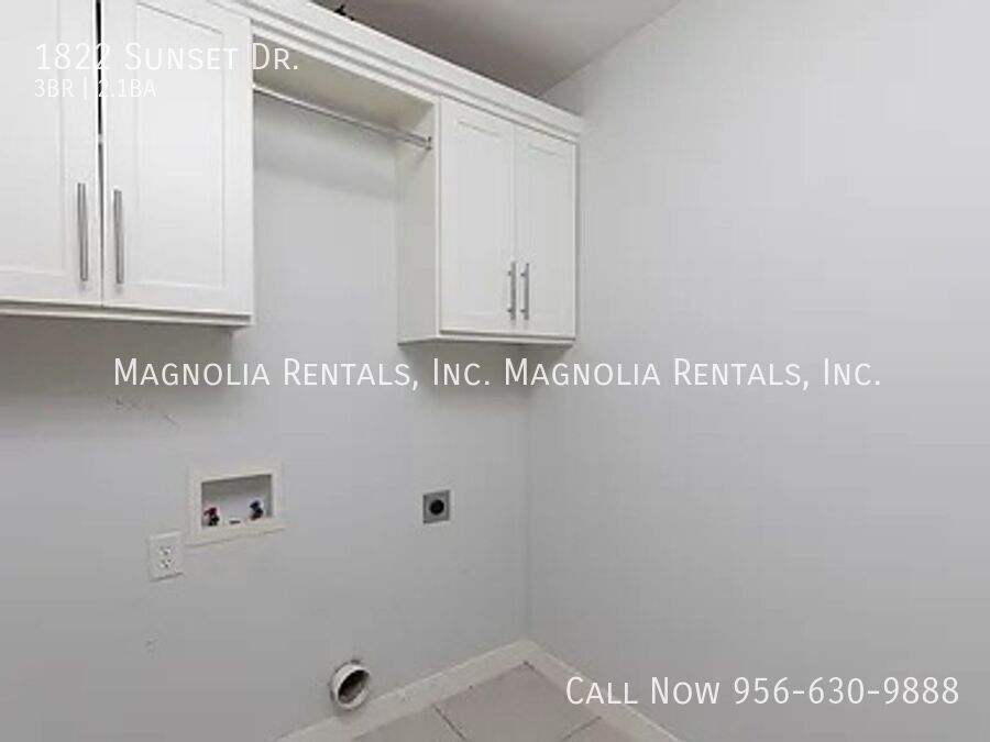 Building Photo - 1822 Sunset Dr