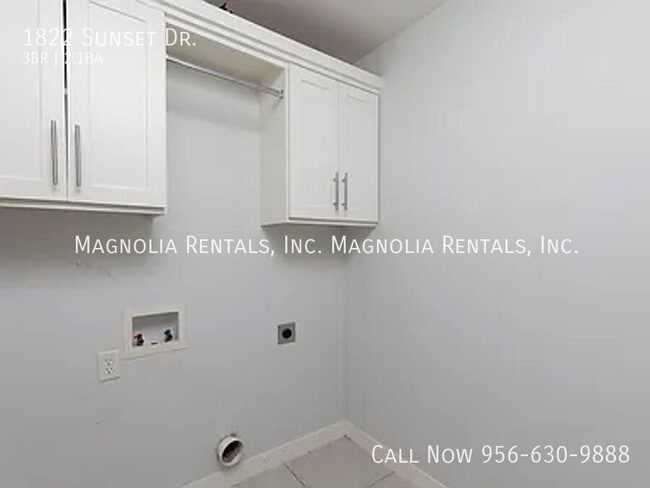 Building Photo - 1822 Sunset Dr