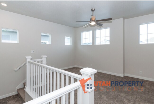 Building Photo - 4693 Daisy Ln