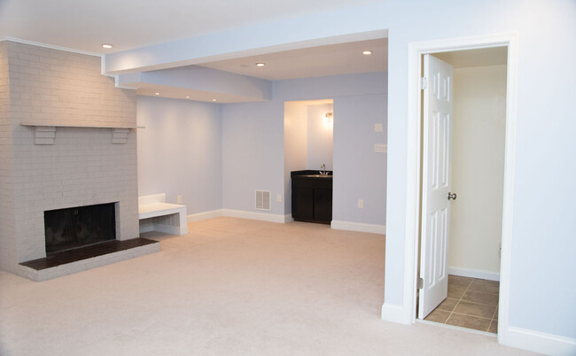 Building Photo - 10331 Bushman Dr