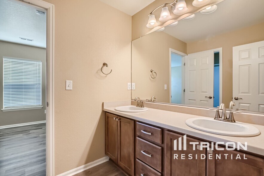 Building Photo - 4095 Eagle Ridge Way