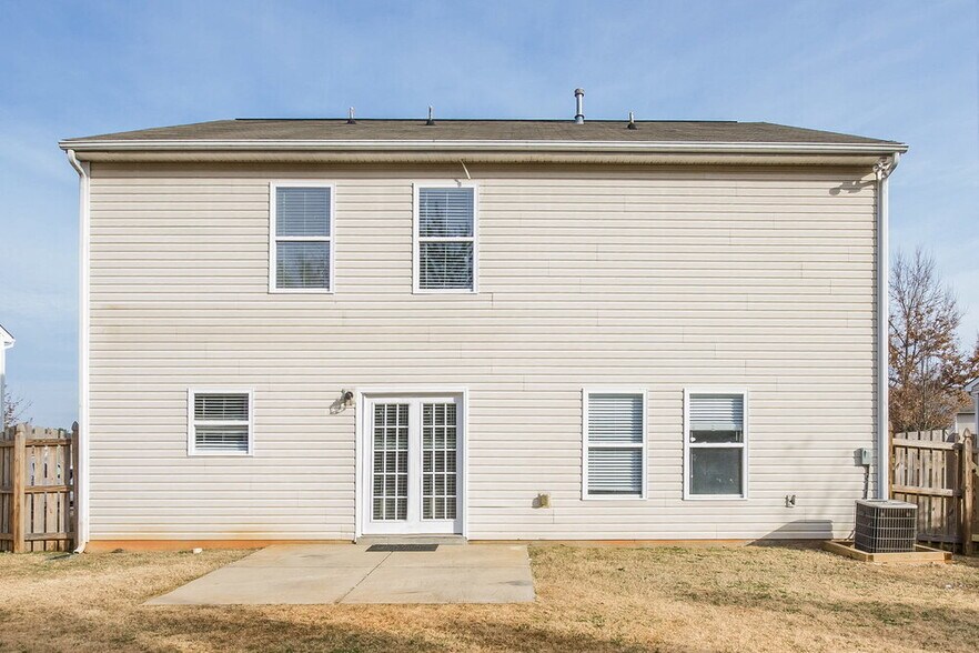 Building Photo - 4710 Larkhaven Village Dr