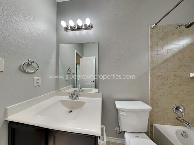 Building Photo - 1211 Antoinette Dr