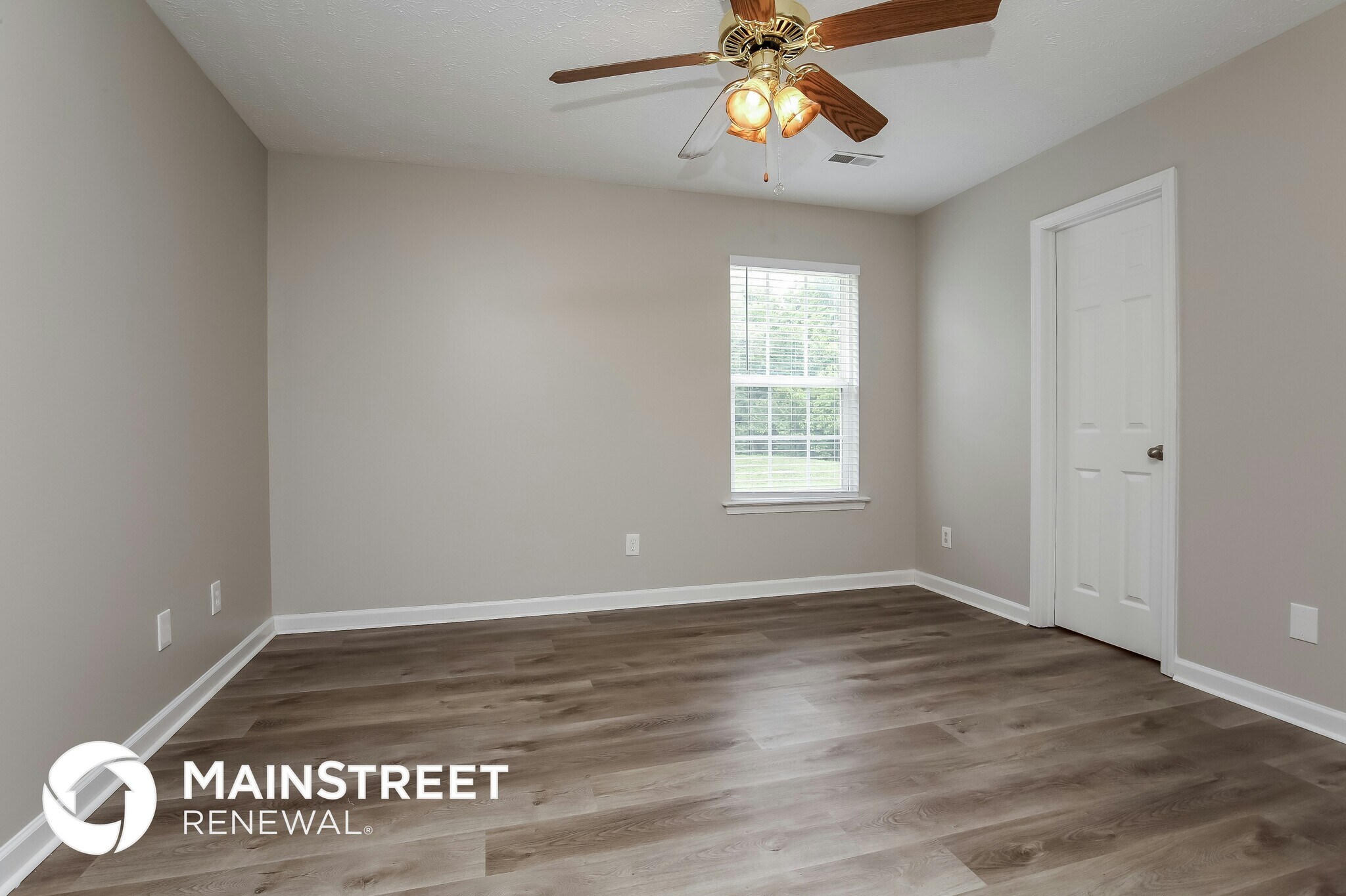 Building Photo - 352 Royal Garden Dr