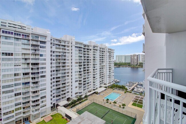 Building Photo - 18031 Biscayne Blvd